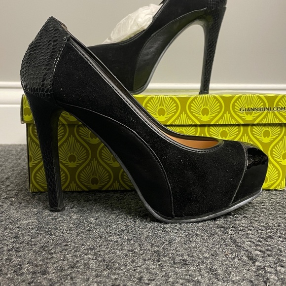 Gianni Bini Womens Black Suede Cap Toe Stiletto Heels Platforms Size 6 - Picture 2 of 7